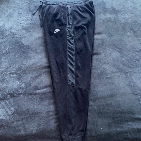 Black NIKE sweatpants - Picture 1 of 3